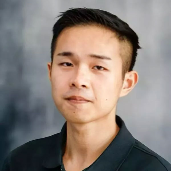 Kang Huang Headshot